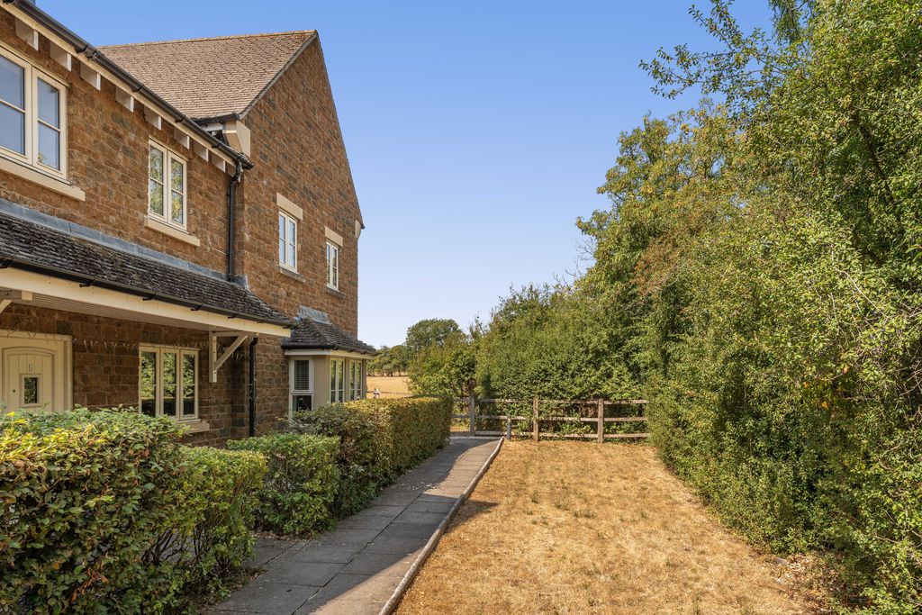 Crab Tree Close Bloxham